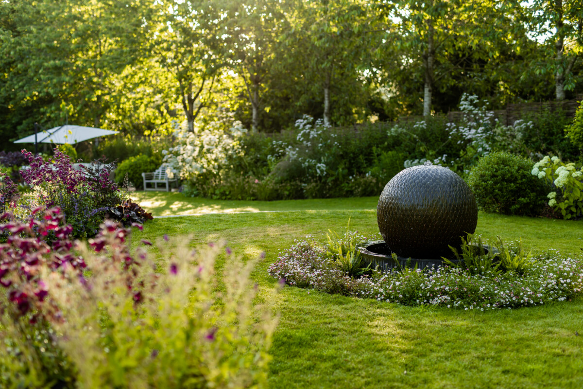 Contemporary Country Garden - NICHOLSONS